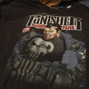 Black punisher T-shirt